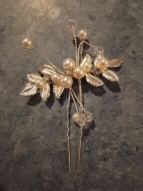 Source Unknown Gold Tone Pearl and Crystal Hair Fork And Pins Set